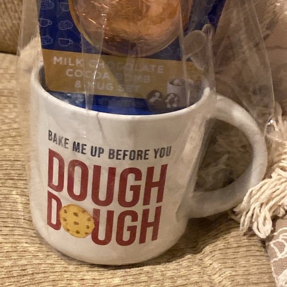 🍪 NWT Cookie Dough Cocoa Bomb & Mug Set - Picture 3 of 11